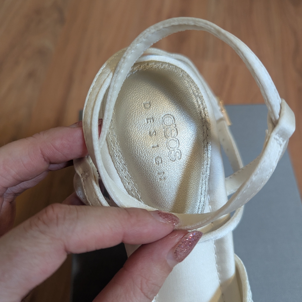 ASOS Cream Bow Block Heels - Picture 3 of 7